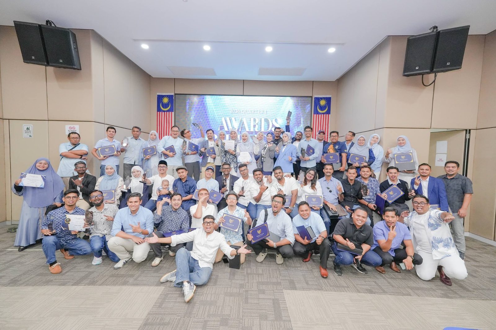 Aktiviti award dan komuniti